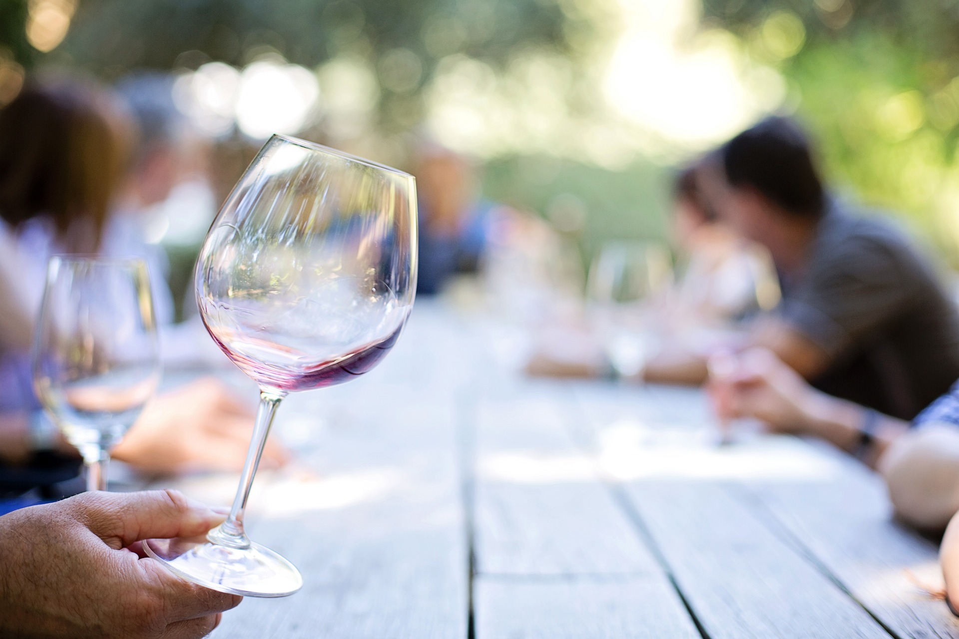 Weinliebhaber beglücken: Der Guide zum perfekten Geschenk
