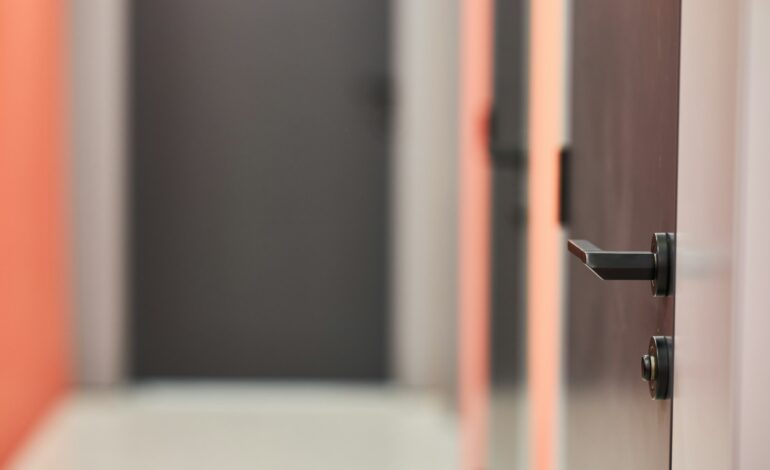 Was wirklich hilft, wenn neugierige Blicke stören: Sichtschutz für Zuhause und Büro