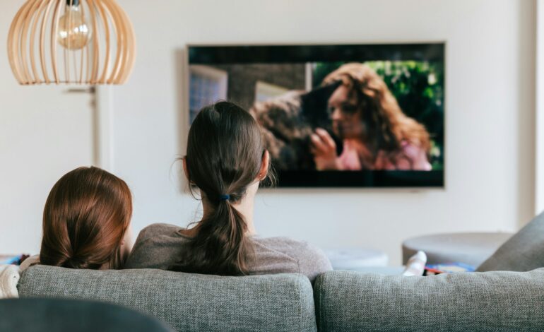 Richtige TV Wandhalterung für perfekte Sichtachse